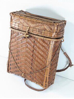 Vintage Filipino Ifugao wicker box bag, Vintage Pasiking Sangi gathering basket